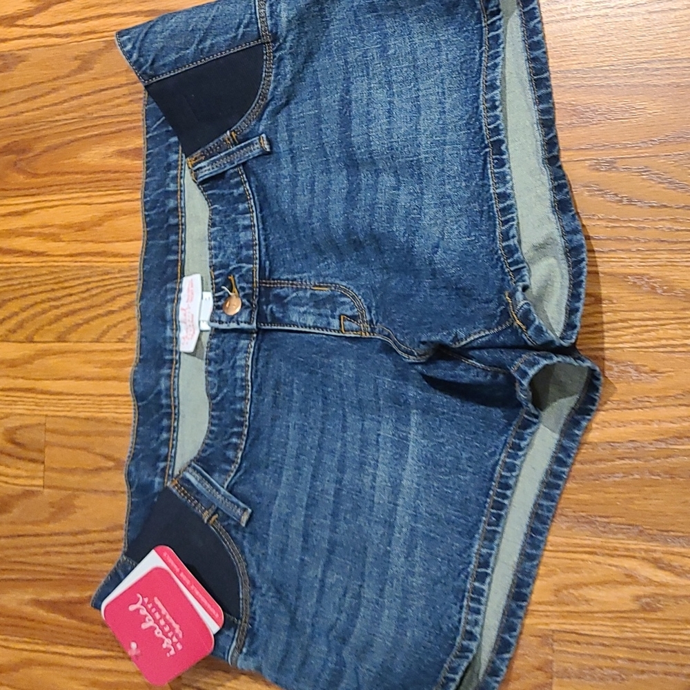 Maternity shorts